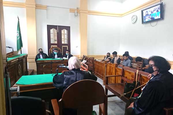 DITUNTUT : Mantan Kadis PUPR Kabupaten Madina Syagruddin ikuti sidang dengan agenda tuntutan.