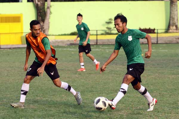 LATIHAN: Kapten Kedua PSMS Medan, Syaiful Ramadhan saat menjalani sesi latihan di Stadion Mini Kebun Bunga Medan, belum lama ini. TRIADI WIBOWO/SUMUT POS