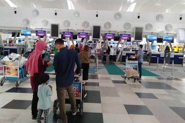 CHECK IN: Terminal check in di Bandara Kualanamu terlihat sepi dampak dari Corona.