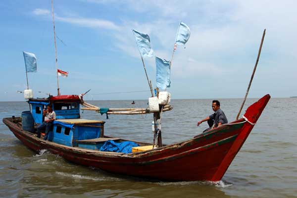 NELAYAN: Nelayan di Belawan saat akan melaut.Kelompok nelayan kembali keluhkan pembangunan Terminal Peti Kemas (TPK) PT Pelabuhan Indonesia (Pelindo) I di Gabion, Belawan.