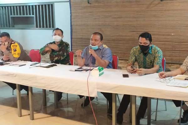 RAKOR: Bupati Langkat selaku Ketua Satgas Covid-19 memberikan arahan saat rapat koordinasi Tim Gugus Tugas Percepatan Penanganan Covid-19.