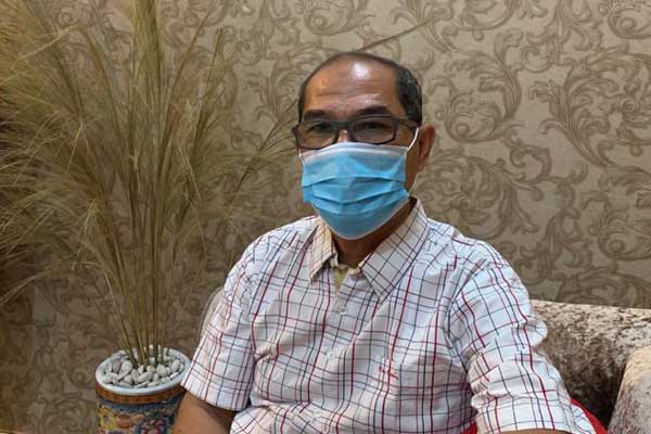 POSITIF: Jubir Satgas Covid-19 Langkat, dr Arifin Sinaga, memberi keterangan terkait warga Langkat yang positif Covid-19, Jumat (29/5). ilyas/sumut pos