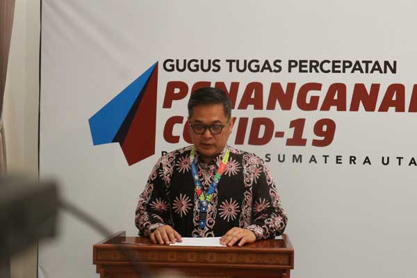 KETERANGAN: Juru Bicara Gugus GTPP Covid-19 Sumut, Aris Yudhariansyah memberikan keterangan pers di Media Center GTPP Covid-19 Sumut, Kantor Gubernur Sumut Jalan Pangeran Diponegoro Nomor 30 Medan, Selasa(12/5).