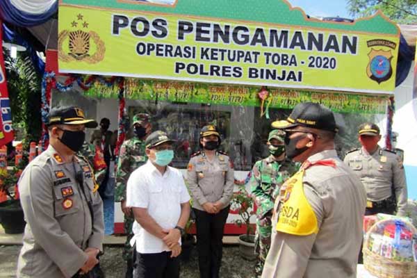 TINJAU: Kapoldasu Irjen Pol Martuani Sormin saat meninjau Pos Pengamanan Operasi Ketupat Toba-2020 di Polres Binjai, baru-baru ini. 