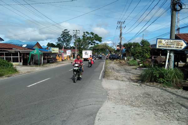 BAYARKAN: Pemkab Dairi melakukan pembayaran pembebasan lahan pelebaran jalan nasional Simpang Salak-TWI Sitinjo mulai dari simpang Salak-Simpang Gardu PLN Panji Sibura-bura sepanjang 1,4 km.