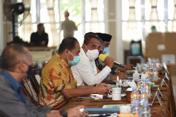 NEW NORMAL Gubernur Sumut, Edy Rahmayadi, didampingi Wakil Gubernur Sumut, Musa Rajekshah, memimpin rapat persiapan pemantapan “New Normal” untuk wilayah Sumut di Pendopo Rumah Dinas Gubernur Jalan Jenderal Sudirman 41, Medan, Jumat (29/5).