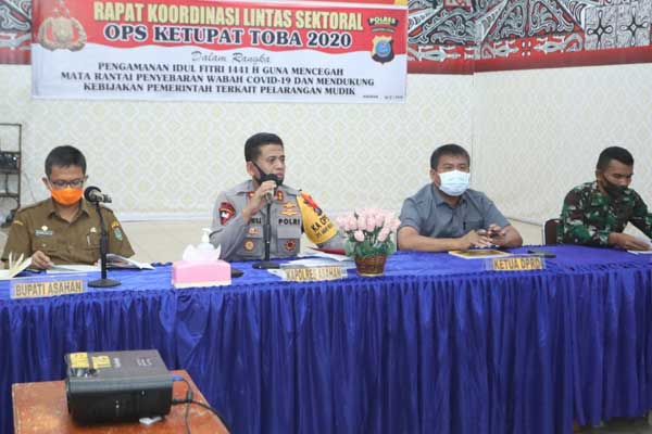 RAPAT: Kapolres Asahan AKBP Nugroho Dwi Karyanto memimpin Rapat Koordinasi Lintas Sektoral OPS Ketupat Toba 2020 di Aula Wira Satya Polres Asahan, Senin (4/5).