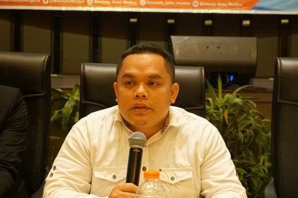 KETERANGAN: Ketua Bawaslu Kota Medan, Payung Harahap saat memberi keterangan, beberapa waktu lalu.