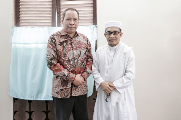 SILATURAHIM: Rektor UMSU Dr Agussani MAP bersilaturahim dengan Tuan Guru Besilam, Dr Zikmal Fuad. ist/ SUMUT POS.