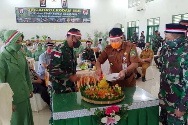 HADIRI: Sekdakab Langkat, Indra Salahuddin saat menghadiri HUT ke-70 Kodam I/BB. ILYAS EFFENDY/ SUMUT POS .