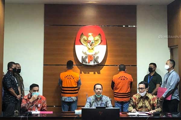 DITAHAN: KPK menahan eks Sekretaris Mahkamah Agung, Nurhadi dan menantunya, Rezky Herbiyono, terhitung mulai Selasa (2/6).