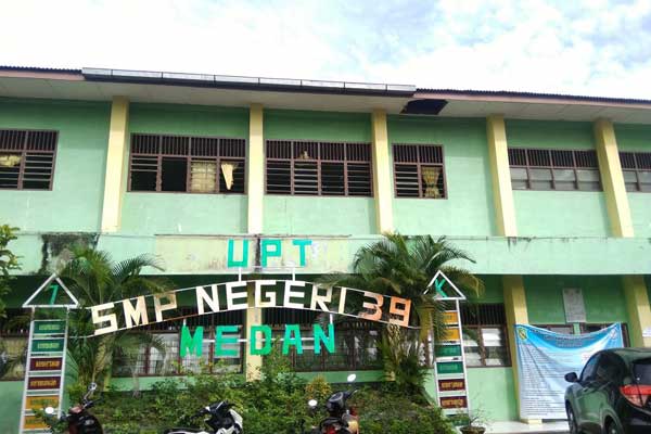 SMPN 39: Gedung SMPN 39 di Jalan Young Panah Hijau Kelurahan Labuhandeli Kecamatan Medan Marelan.