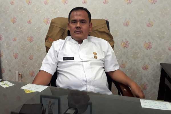 RUANG KERJA: Kepala Badan Kepegawaian dan Pengembangan Sumber Daya Manusia (BKDPSDM) Kota Medan, Muslim Harahap, saat di ruang kerjanya, belum lama ini.