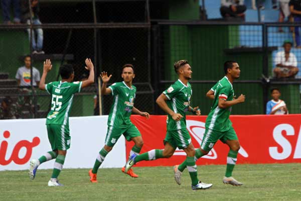 GOL: Pemain PSMS Medan merayakan gol ke gawang lawan pada laga di Stadion Teladan Medan, beberapa waktu lalu. triadi wibowo/sumut pos