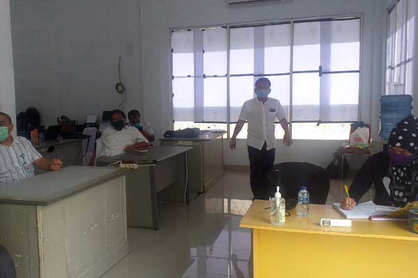 PINDAH KANTOR: PT Kawasan Industri Medan (KIM) saat pindah kantor sementara akibat pegawai reaktif Covid-19.