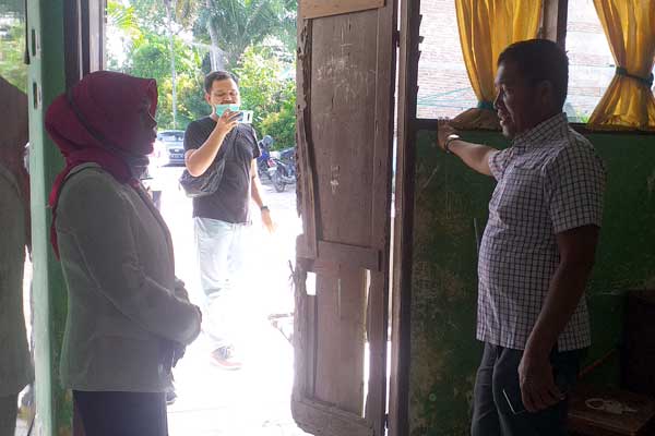 SIDAK: Ketua DPRD Kota Medan, HT Bahrumsyah sidak ke SMP Negeri 39, Jalan Young Panah Hijau, Labuhandeli, Medan Marelan, Kota Medan, Rabu (17/6). fachril/sumu tpos