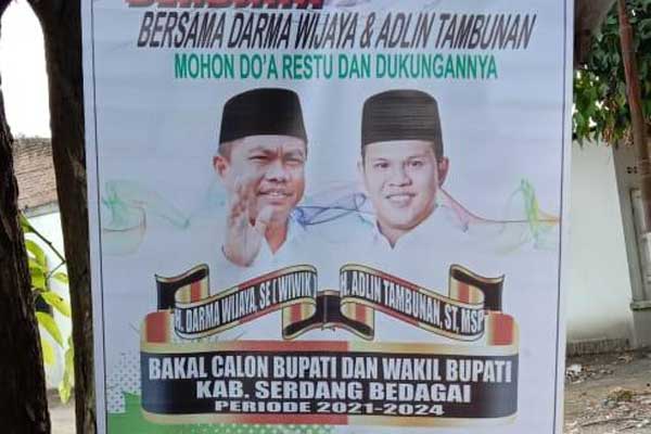 SPANDUK: Jelang Pilkada Sergai, spanduk balon Bupati dan balon Wakil Bupati marak di pasang di pohon, Rabu (10/6).