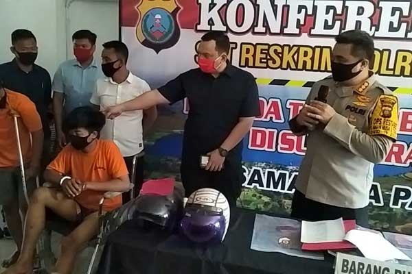 KETERANGAN: Kapolrestabes Medan Kombes Riko Sunarko, didampingi Ps Kasatreskrim Kompol Martuasah Tobing, saat memberikan keterangan pers, Selasa (16/6). M IDRIS/SUMUT POS.