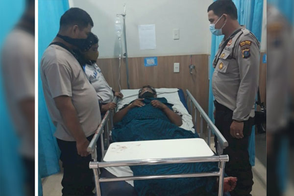 KORBA: R Sembiring nasbah bank Sumut menjadi korban perampokan menjalani dirawat di RS Efarina Berastagi.