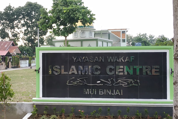 PLANG: Plang Yayasan Islamic Center berdiri di atas lahan aset MUI Binjai, di Jalan Arif Rahman Hakim, Kelurahan Nangka, Binjai Utara.teddy/sumut pos.