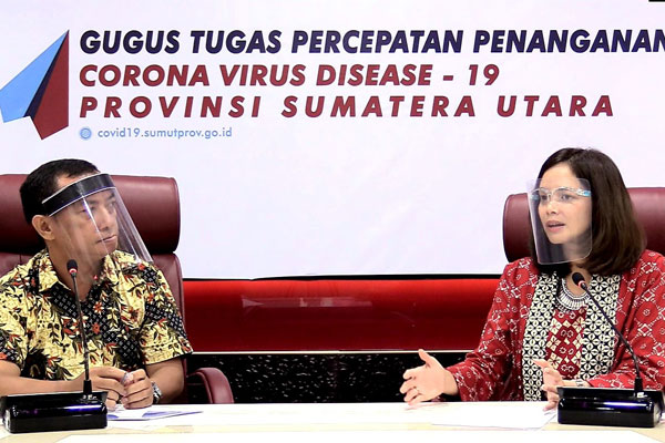 TALKSHOW: Inke Nadia Lubis, dokter anak dari IDAI Sumut saat talkshow virtual di Media Centre Gugus Tugas Percepatan Penanganan Covid-19 Sumut, Rabu (15/7). Lantai 6, Jalan Diponegoro Medan, Rabu (15/7).prans/SUMUT POS.