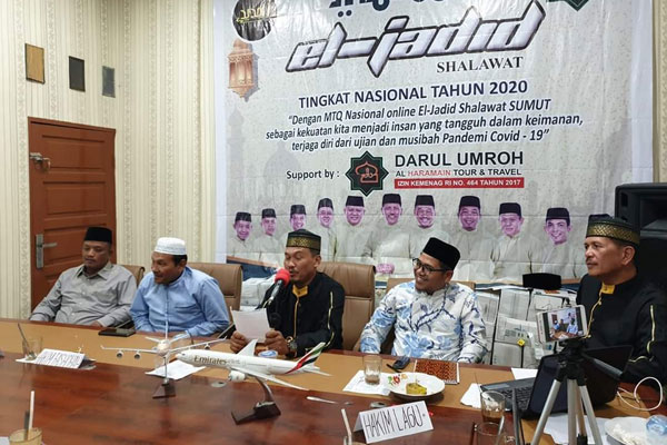 HANGAT: Personel El-Jadid Shalawat dalam suasana hangat berinteraksi dengan peserta yang berkompetisi dalam MTQ Online tingkat Nasional 2020 di Kantor PT Darul Umroh Alharamain, Jalan Karya Jaya Medan.