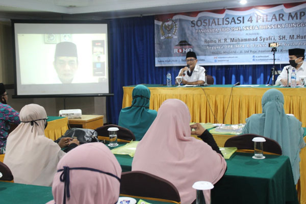 SOSIALISASI: Suasana Sosialisasi 4 Pilar MPR yang digelar Anggota MPR/DPR RI Raden Muhammad Syafii secara teleconference di Hotel Madani Medan, Sabtu (4/7). istimewa/sumut pos.