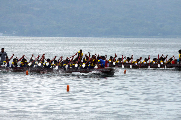 LOMBA SOLU: Lomba Solu Bolon di Danau Toba. Geopark Kaldera Toba sudah sah terdaftar sebagai anggota UNESCO Global Geopark. Untuk menjaga keanggotaan itu, 6 rekomendasi UNESCO harus dikerjakan pemerintah.