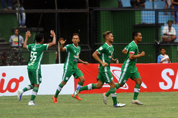 RAYAKAN GOL: Para pemain PSMS Medan merayakan gol pada laga perdana Liga 2 2020 melawan Tiga Naga, Riau, di Stadion Teladan Medan, beberapa waktu lalu.TRIADI WIBOWO/SUMUT POS.