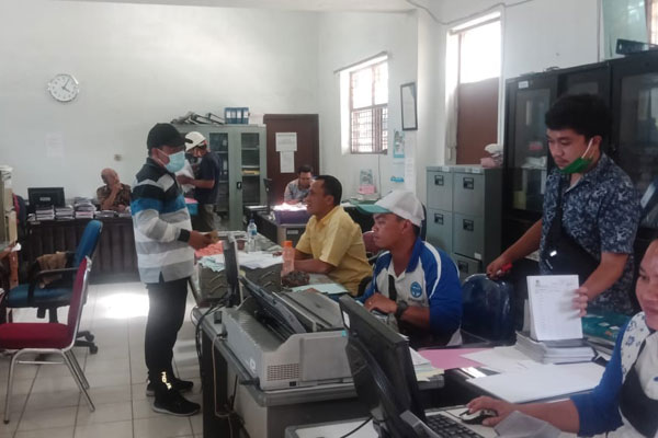 Pelayanan: Suasana pelayanan di kantor PDAM Tirtanadi Cabang Berastagi.