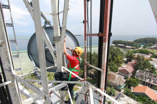 Guna menjamin kenyamanan pengalaman pelanggan dalam menunjang aktivitas digital di masa pendemi ini, Telkomsel berkomitmen untuk mendukung proses pembelajaran jarak jauh dengan melakukan sejumlah aktivitas seperti pengamanan quality of service (QoS), pemantauan dan pengembangan teknologi. Hingga pertengahan tahun ini, Telkomsel telah mengoperasikan lebih dari 228.000 unit BTS atau tumbuh lebih dari 11% dibanding tahun sebelumnya, yang sudah menjangkau 95% populasi masyarakat hingga pelosok negeri.