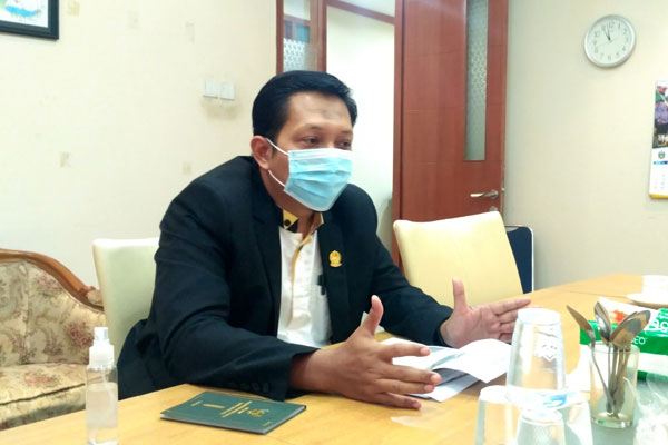Ketua Komisi A DPRD Sumut, Hendro Susanto saat memberikan keterangan, Jumat (7/8). pran/sumut pos.