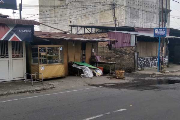 LOKASI KEJADIAN: Rumah Juliati Br Ginting, warga Jalan Jamin Ginting, Lingkungan 3, Kelurahan Mangga, Medan Tuntungan, yang disatroni perampok pada Jumat pagi (31/7). isris/sumut pos.