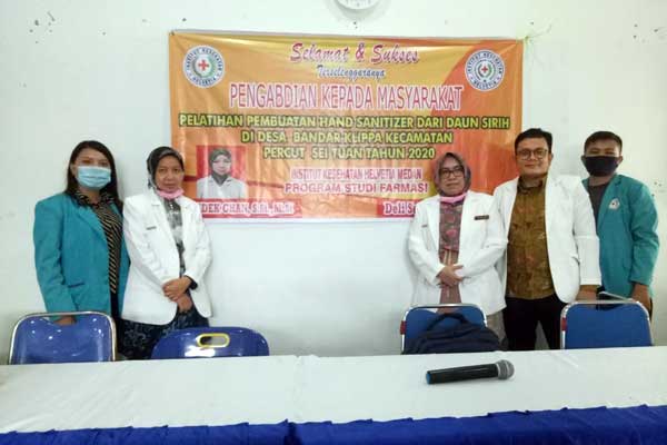 PKM 2020: Pengabdian Kepada Masyarakat dengan Pelatihan Pembuatan Hand Sanitizer di Desa Bandar Klippa, Percut Sei Tuan oleh dosen, mahasiswa dan alumni IKH.