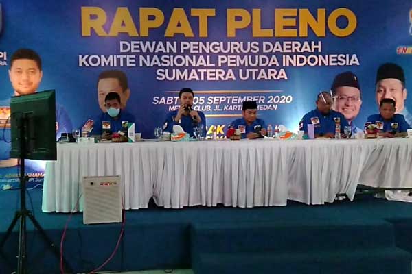 RAPAT: Ketua DPD KNPI Sumut, El Adrian Shah memimpin rapat pleno, Sabtu, (5/9)