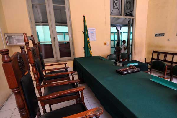 SEPI: Ruangan sidang di Pengadilan Negeri (PN) Medan terlihat sepi, tidak ada aktivitas sejak diberlakukan lockdcown sejak dinyatakan 23 pegawai dan honorer PN Medan positif Covid-19.