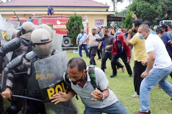 SIMULASI: Polres Serdang Bedagai (Sergai) menggelar simulasi Sistem pengamanan (Sispam) Pilkada Sergai pada 9 Desember mendatang, Rabu (16/9).