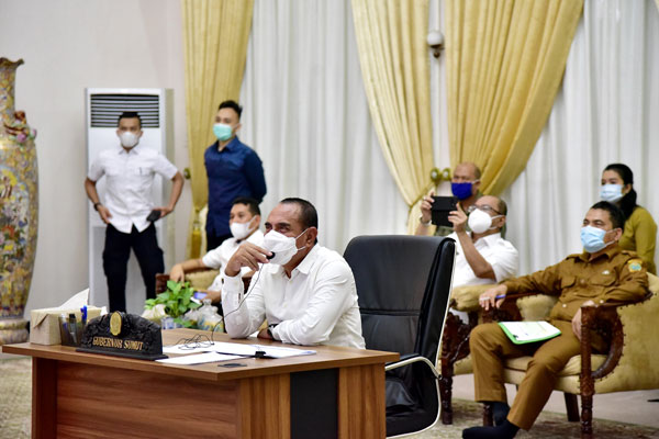 RAKOR: Gubsu Edy Rahmayadi memimpin Rakor Penanganan Covid-19 dengan pemkab/pemko secara virtual di Pendopo Rumah Dinas Gubernur, Selasa (13/10). 