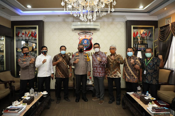 AUDIENSi: Manajemen PTPN III, foto bersama Kapoldasu, Irjen Pol Drs Martuani Sormin, di Mapoldasu.istimewa/sumut pos.