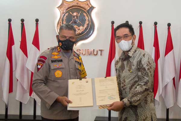 MOU: SEVP Business Support, Suhendri dan Kapoldasu, foto bersama usai menandatangani MoU. istimewa/sumu tpos.