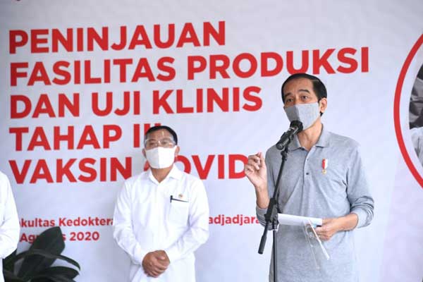 Vaksin Covid-19: Presiden Jokowi saat meninjau uji klinis vaksin Covid-19, beberapa waktu lalu. Pemerintah menjamin vaksin Covid-19 halal.