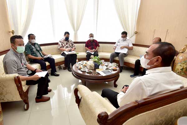 AUDIENSI: Gubsu Edy Rahmayadi menerima audiensi KPU Sumut di Rumah Dinas Gubernur, Jumat (23/10).Biro Humas dan Keprotokolan Setdaprov Sumut.