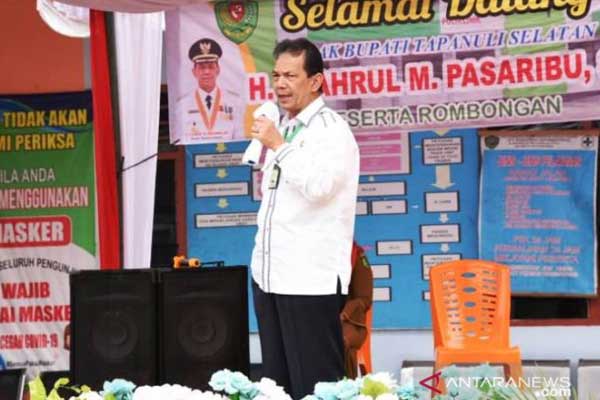 SAMBUTAN: Bupati Tapsel, Syahrul M.Pasaribu memberikan sambutan dalam sebuah pertemuan.ist/sumut pos.