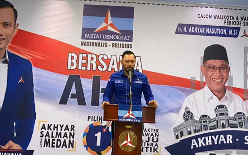 SAMBUTAN: Ketua Umum DPP Partai Demokrat, Agus Harimurti Yudhoyono memberi kata sambutan saat media gathering bersama Akhyar-Salman di Hotel Adimulia Medan, Senin (23/11).