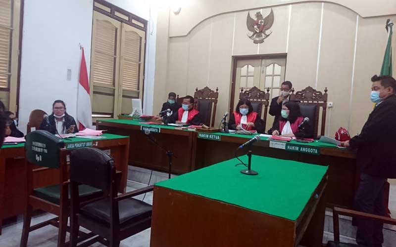 SIDANG: Sidang tuntutan Abdul Latif Lubis, terdakwa kasus pencurian berlangsung virtual di PN Medan, Kamis (26/11).gusman/sumut pos.
