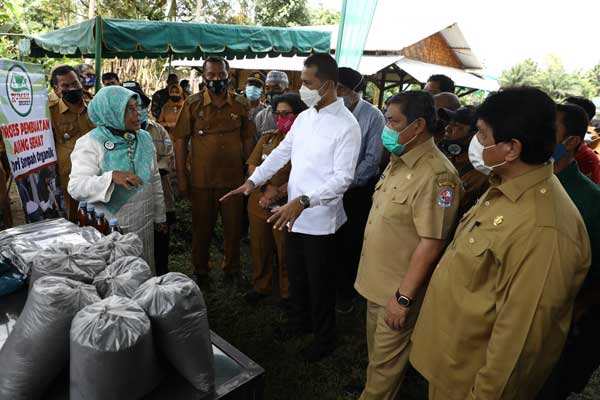 HADIR: Wakil Gubernur Sumut Musa Rajekshah saat menghadiri acara ‘Membangun Kerja Sama dengan Pihak Lain untuk Mewujudkan Kampung Bersih Berbasis Komunitas Peduli Sampah’, Senin (16/11), di Sekolah Alam Al-Ayman Plus Tahfiz, Jalan Aman Abadi Desa Tuntungan, Kecamatan Pancurbatu Kabupaten Deliserdang.