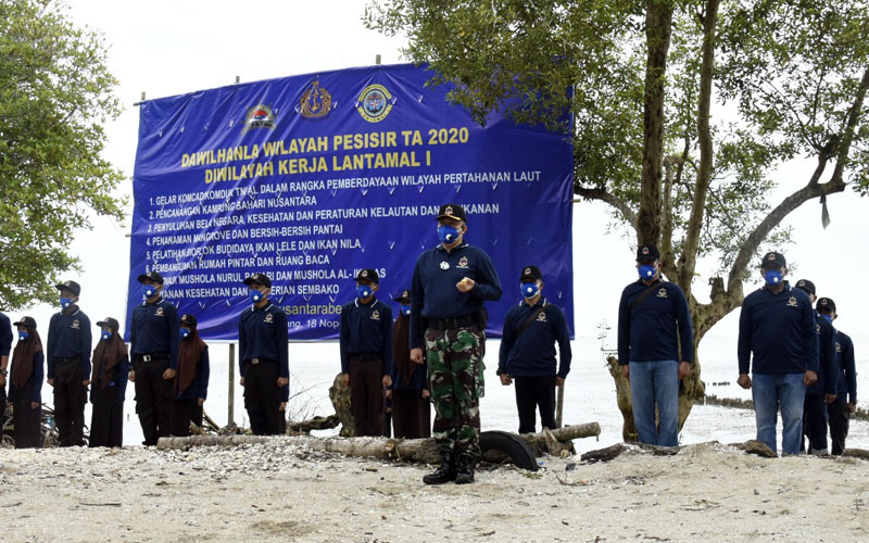 RESMIKAN: Danlantamal I, Brigjen TNI (Mar) I Made Wahyu Santoso, meresmikan Kampung Bahari Nusantara di Desa Rugemuk, Deliserdang.fachril/sumut pos.