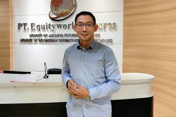 Analis dan Pimpinan Cabang PT Equityworld Futures Medan, William Moen.