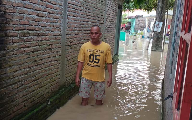BANJIR: Kondisi banjir kiriman Sungai Padang merendam rumah warga di empat kelurahan di Kota Tebingtinggi, Senin (28/12).