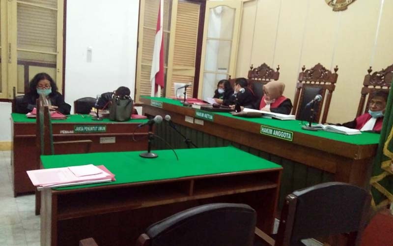 SIDANG: Jaka Purnama, terdakwa kasus sabu menjalani sidang putusan secara virtual di PN Medan, Jumat (11/12).gusman/sumut pos.